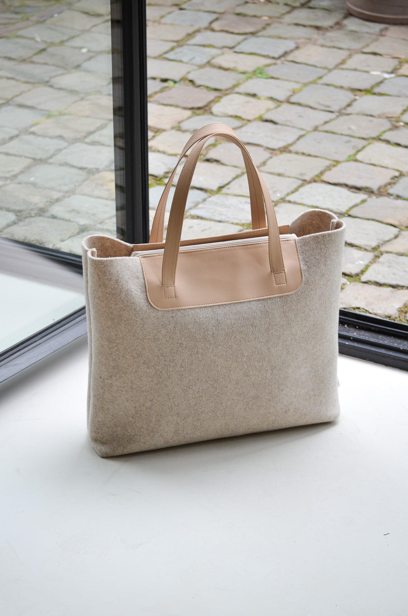 Duurzame shoppers Marly van gerecycled wolvilt beige