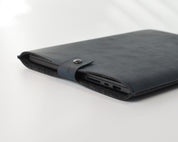 Duurzame laptophoes Nouk van gerecycled leerafval , nacht blauw