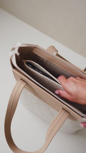 Video duurzame laptop hoes Sam gerecycled wolvilt en vegan appel