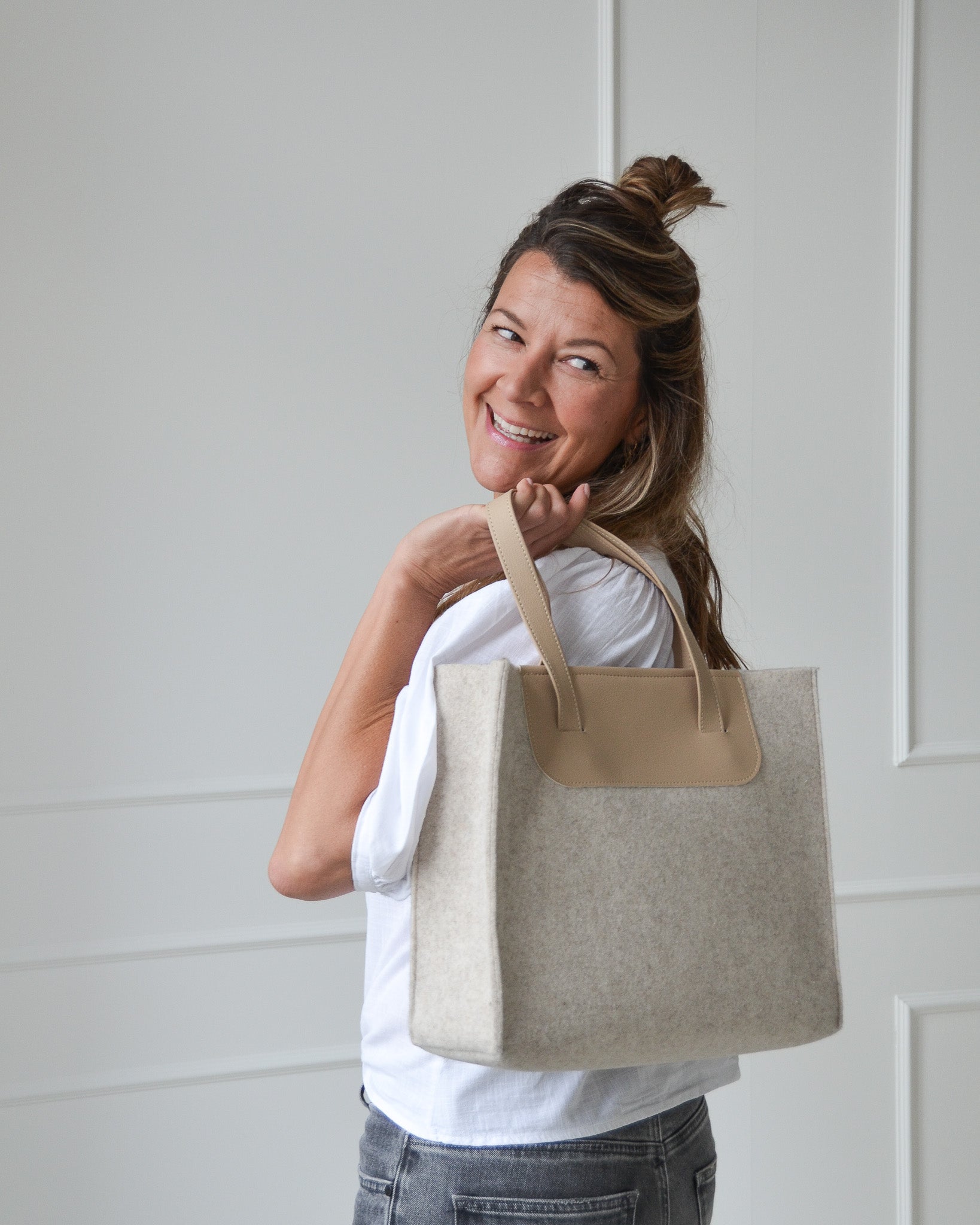 Duurzame-sustainable-bag-shopper-handtas-recycled-vilt-MADEoutof-beige-17.jpg