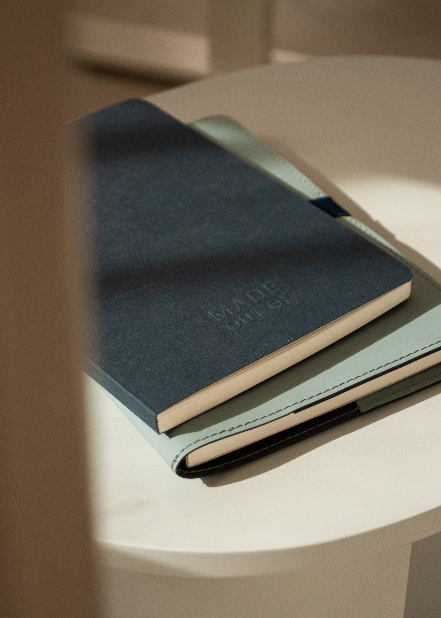 MadeOutOf-Notebook-OTIS-recycledLeather-oceaangroen-refill-NOTE-1.jpg