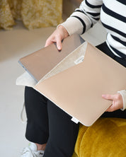 Officeset Laptophoes en kabeltasje recycled wolvilt-beige