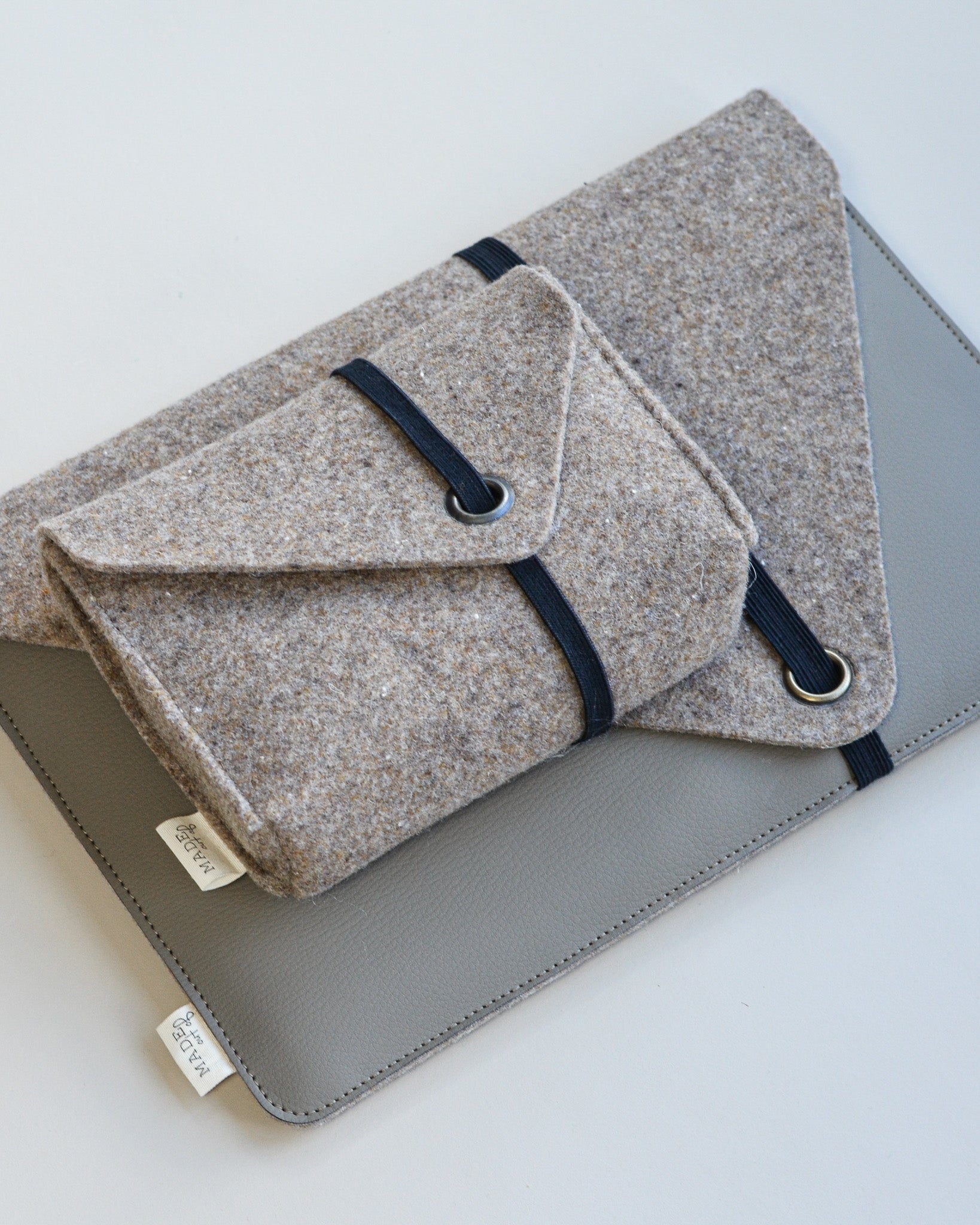 Officeset Laptophoes en kabeltasje recycled wolvilt-taupe