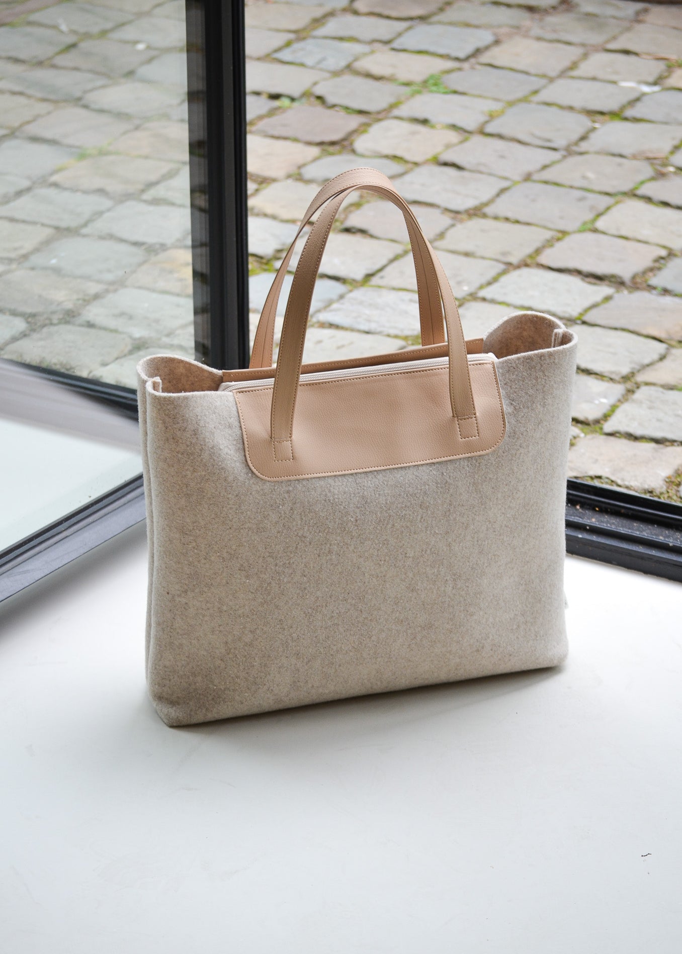  Duurzame shoppers Marly van gerecycled wolvilt beige