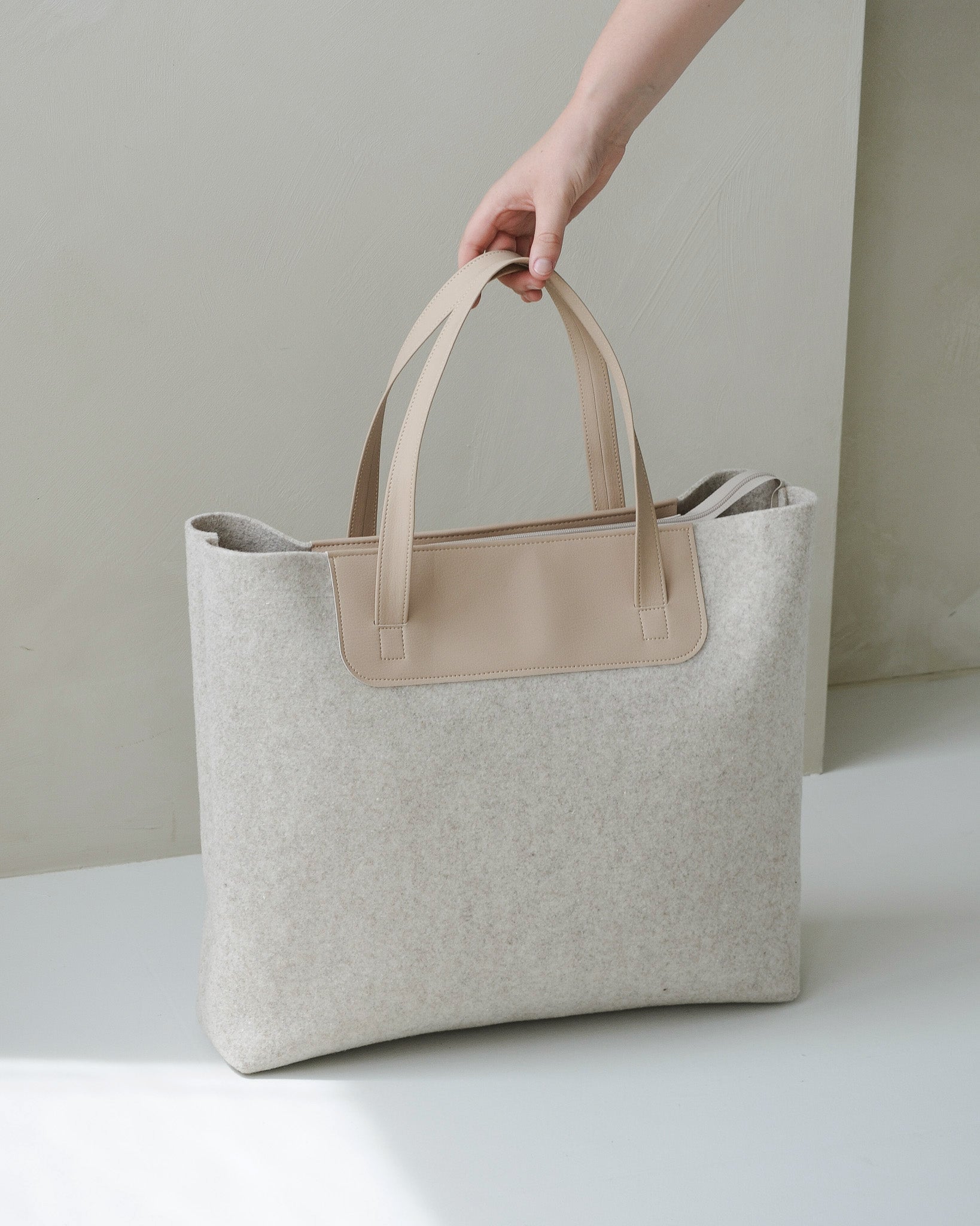 Duurzame shopper Marly handgemaakt van gerecycled wolvilt beige 