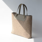 Duurzame shopper Marly handgemaakt van gerecycled wolvilt taupe