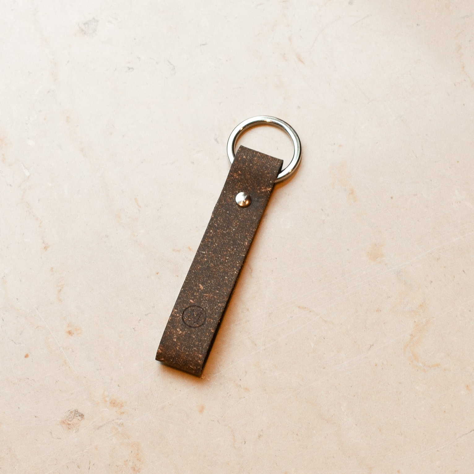 Sleutelhanger_GO-_gerecycled_leerafval-_bruin_4.png