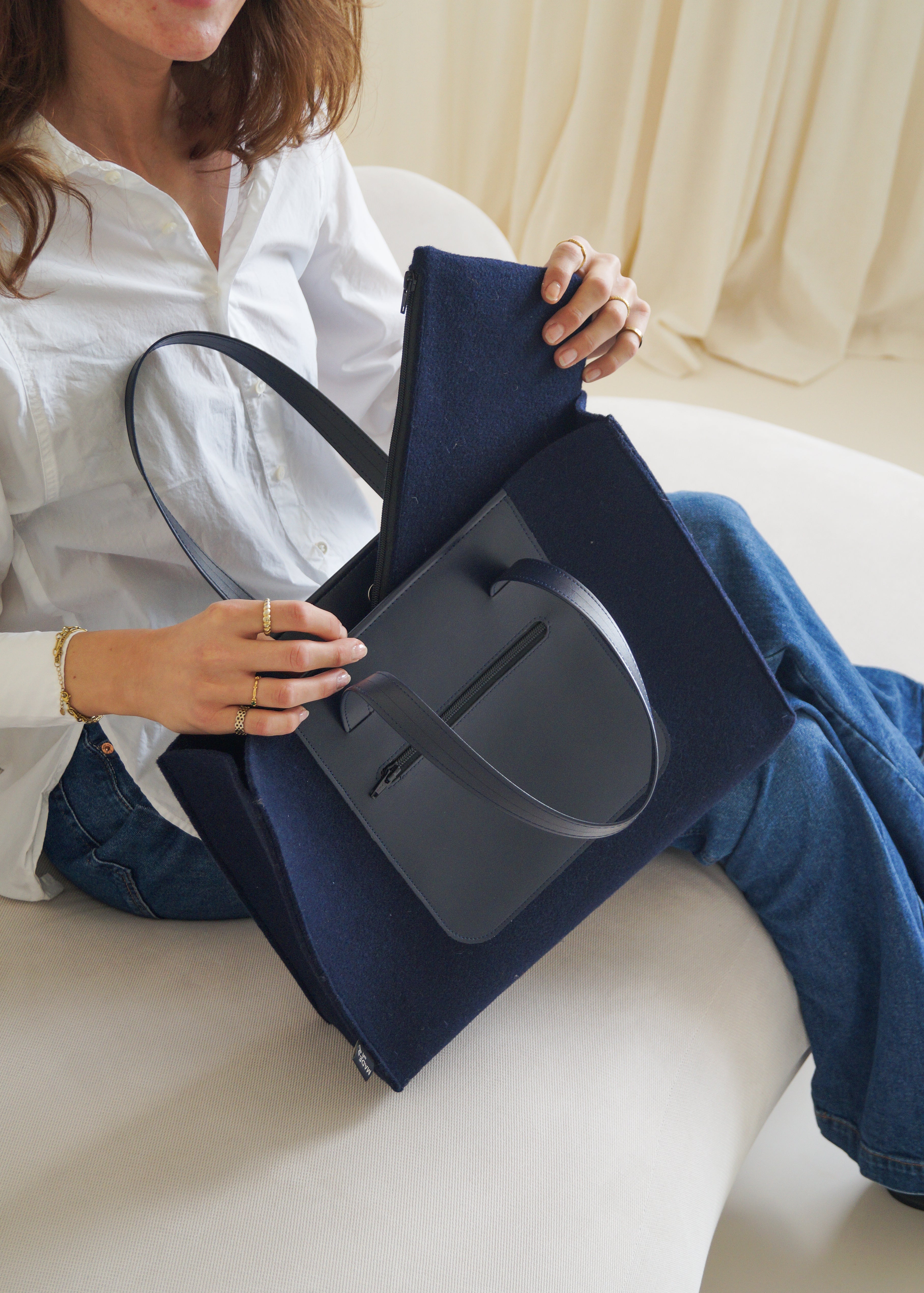 duurzame-tas-recycledvilt-veganleather-JIP-SAAR-blauw-2.jpg