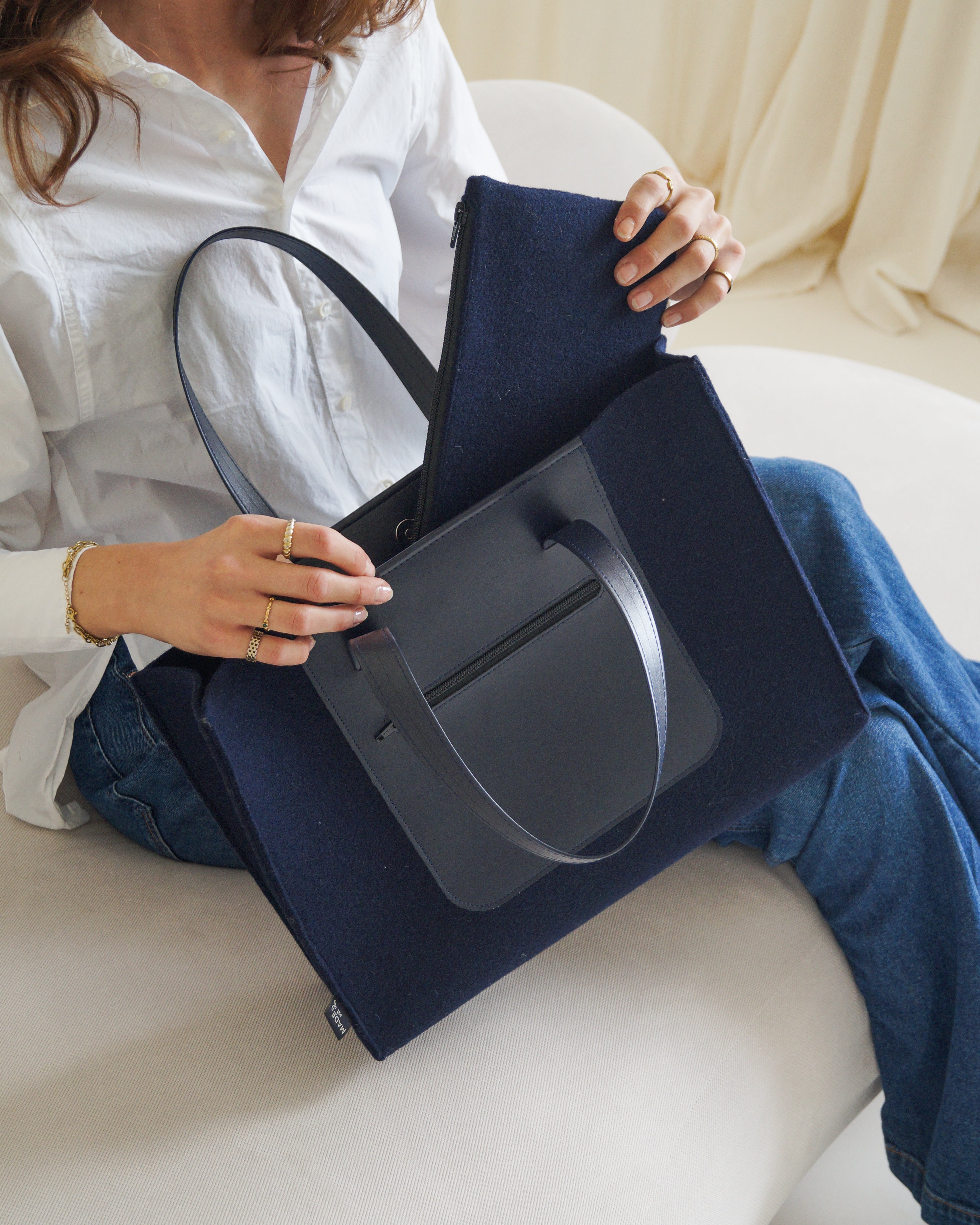 duurzame-tas-recycledvilt-veganleather-JIP-SAAR-blauw-3.jpg