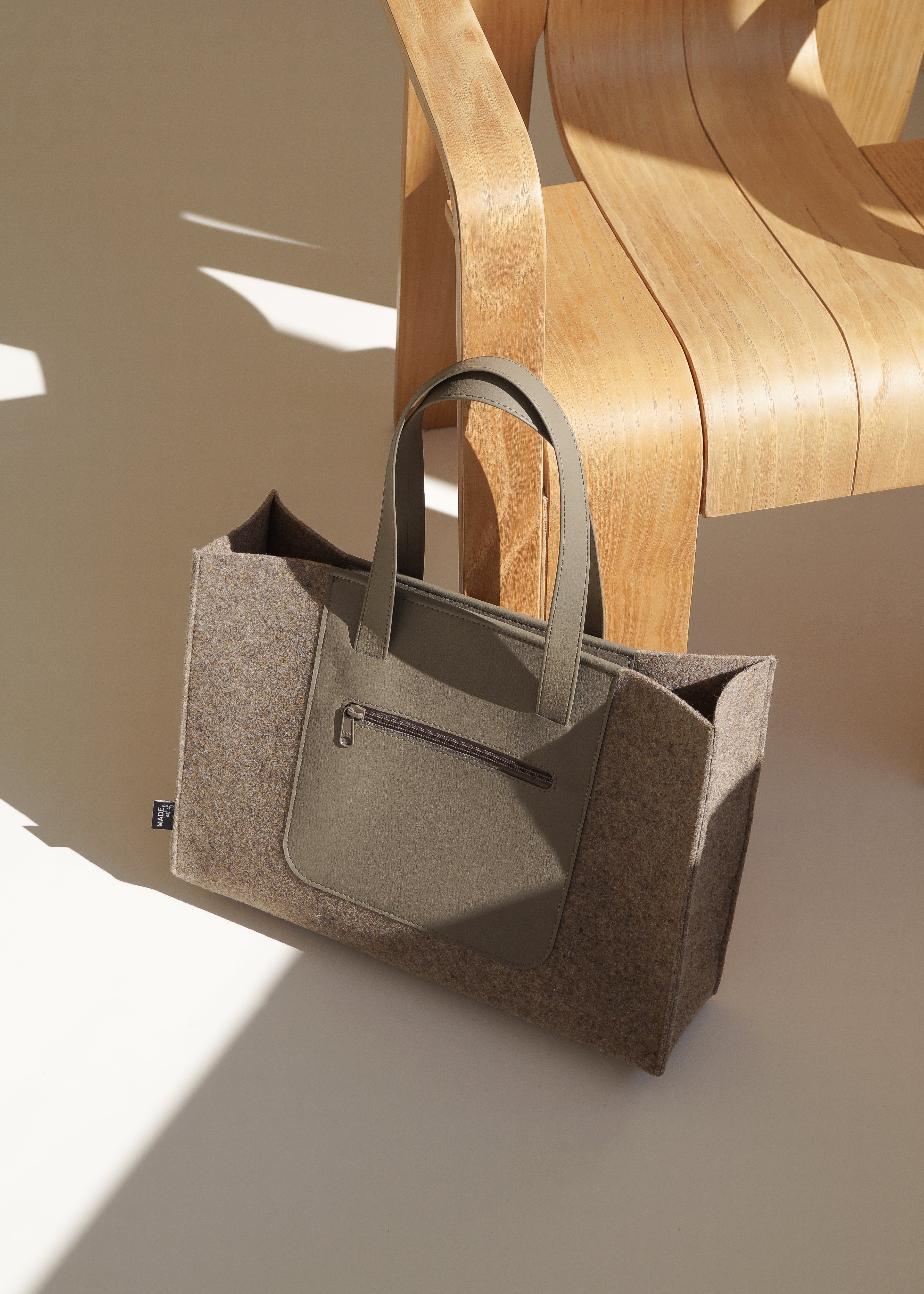duurzame-tas-recycledvilt-veganleather-JIP-taupe-2.jpg