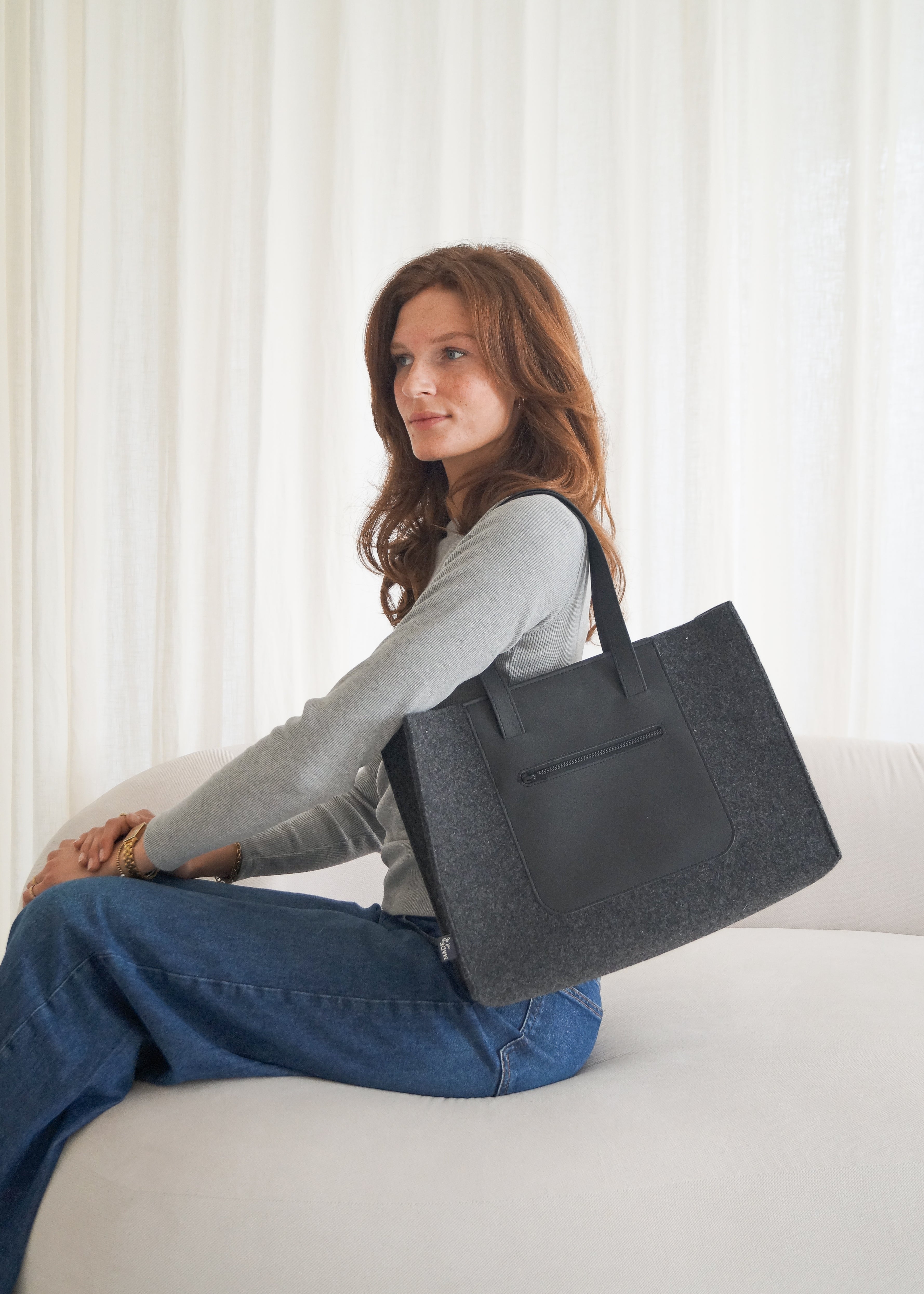 duurzame-tas-recycledvilt-veganleather-JIP-zwart-8.jpg