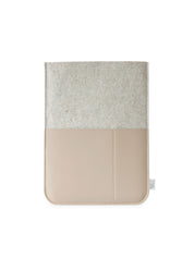 duurzame laptop hoes Sam gerecycled wolvilt en vegan appel beige