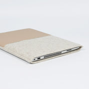 duurzame laptop hoes Sam gerecycled wolvilt en vegan appel beige